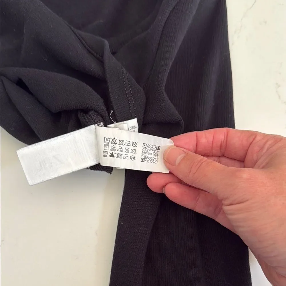 Zara Black Women's long sleeve Crop Top. Size Medium.